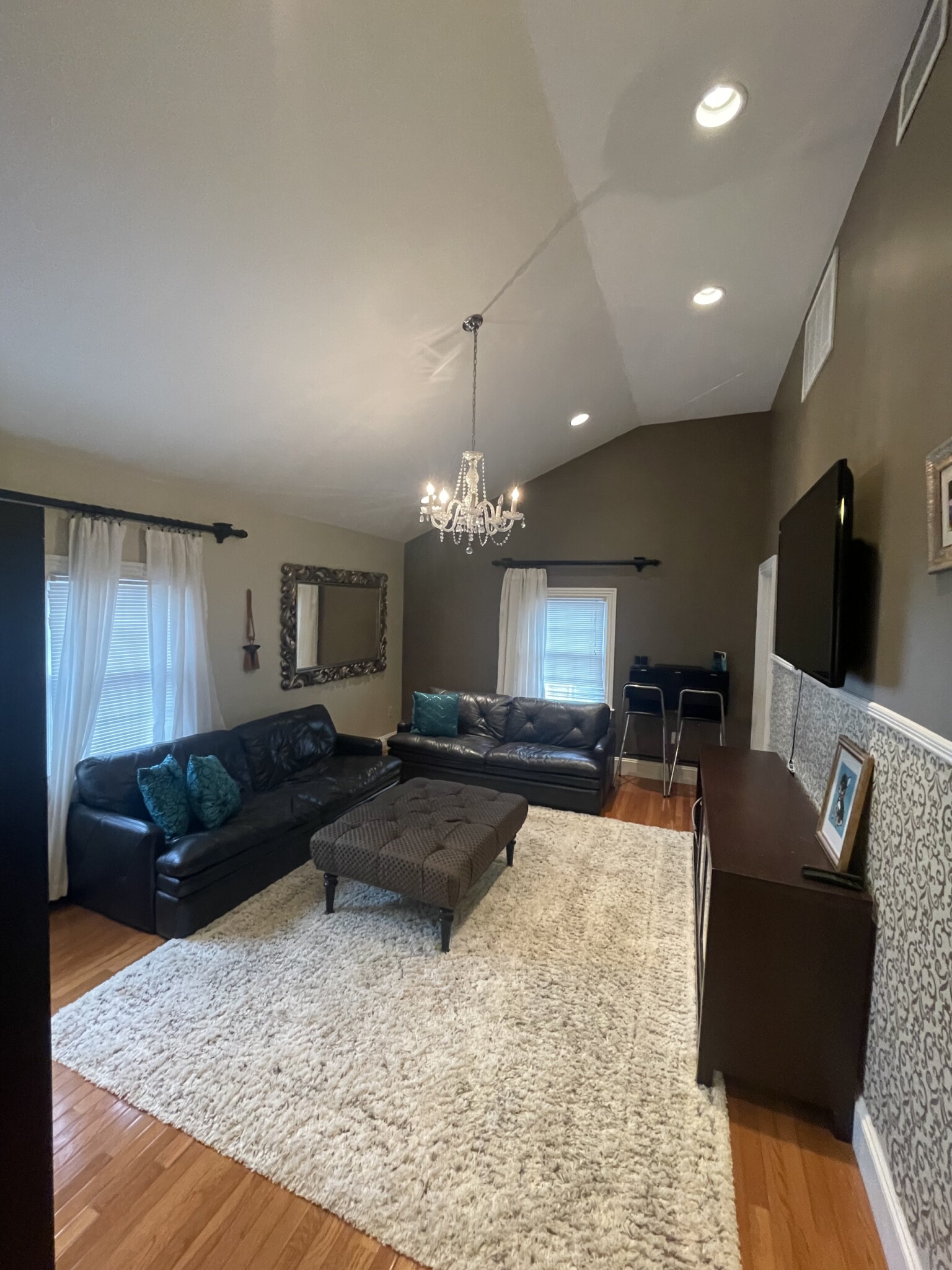 4 bed, 2 bath apartment for rent at 14 Oak St Unit 2, Ward Two — photo 22 of 36