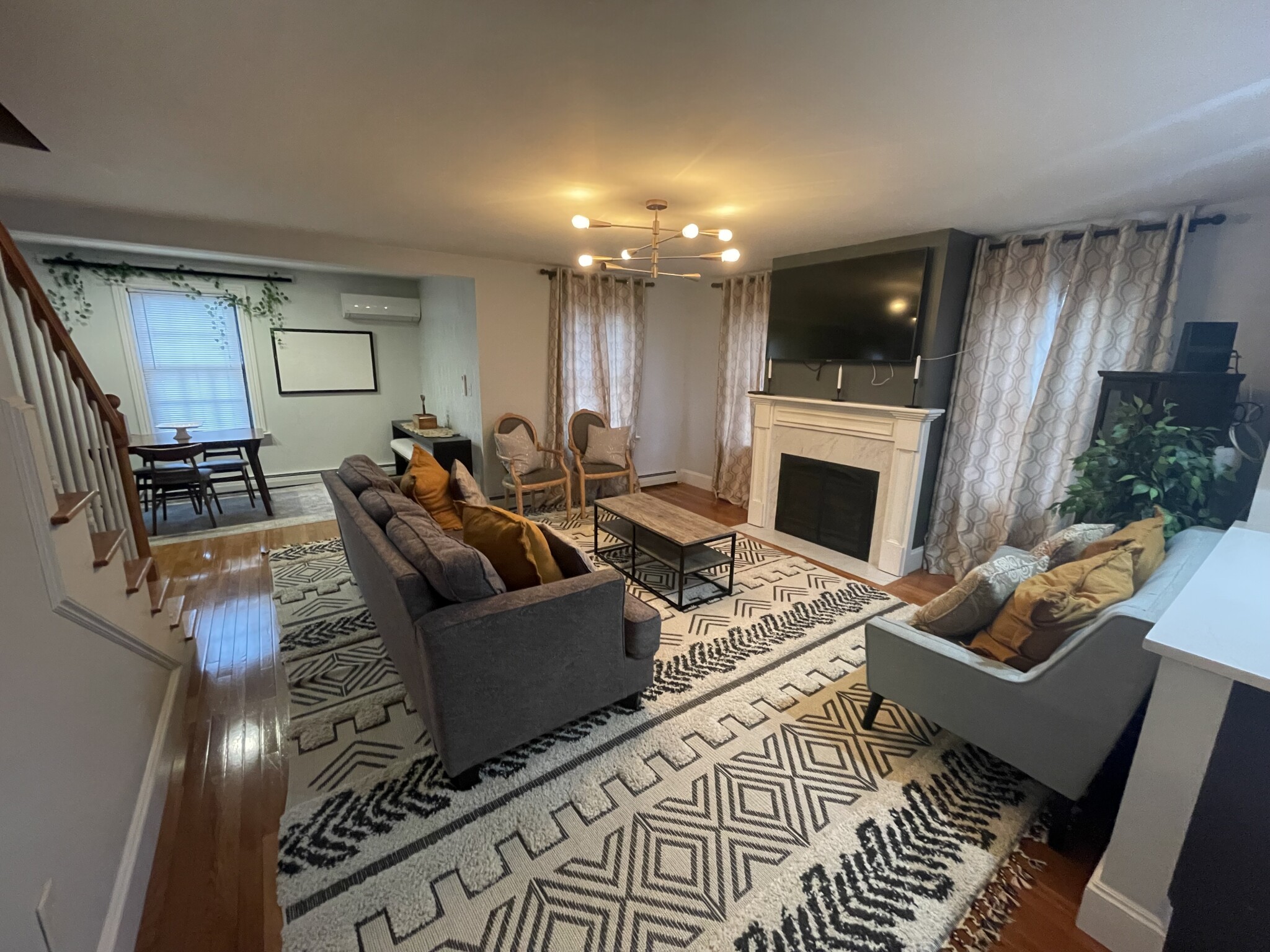 4 bed, 2 bath apartment for rent at 14 Oak St Unit 2, Ward Two — photo 2 of 36