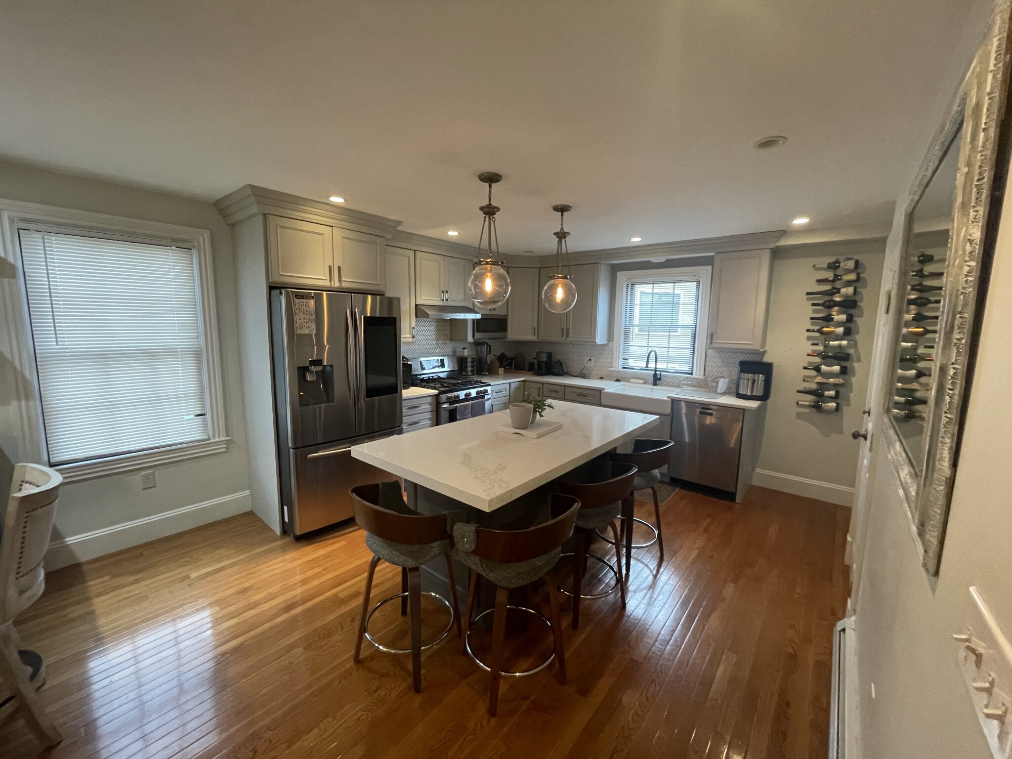 4 bed, 2 bath apartment for rent at 14 Oak St Unit 2, Ward Two — photo 3 of 36