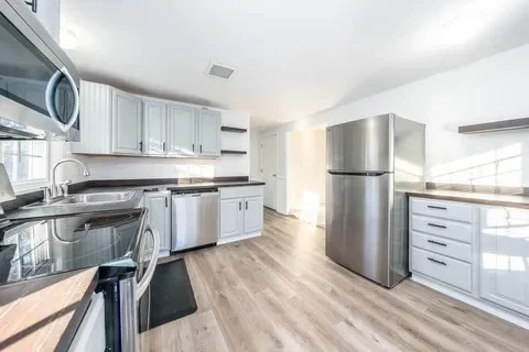 2 bed, 1 bath apartment for rent at 14 Old Mayfair Rd Unit no, Dennis — photo 3 of 8
