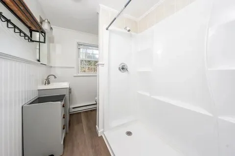 2 bed, 1 bath apartment for rent at 14 Old Mayfair Rd Unit no, Dennis — photo 5 of 8
