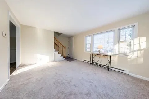 2 bed, 1 bath apartment for rent at 14 Old Mayfair Rd Unit no, Dennis — photo 6 of 8