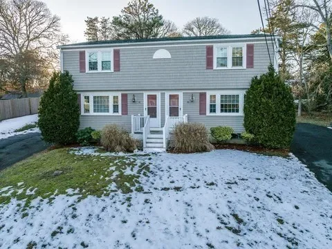 2 bed, 1 bath apartment for rent at 14 Old Mayfair Rd Unit no, Dennis — photo 1 of 8