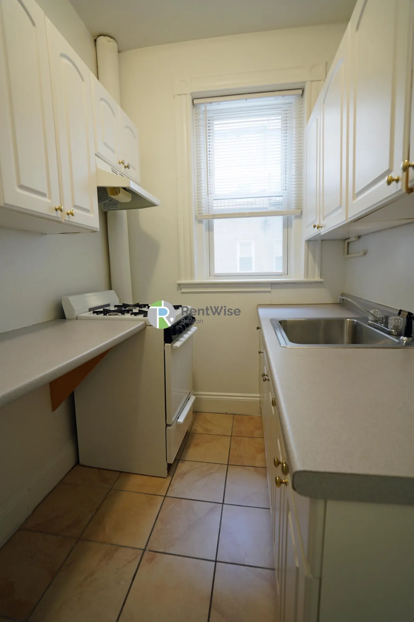 Studio bed, 1 bath apartment for rent at 14 Orkney Rd Unit 1, Brighton — photo 12 of 17