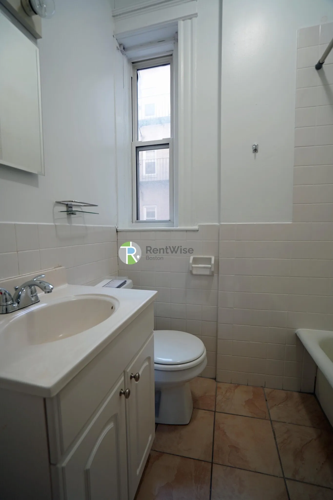 Studio bed, 1 bath apartment for rent at 14 Orkney Rd Unit 1, Brighton — photo 6 of 17