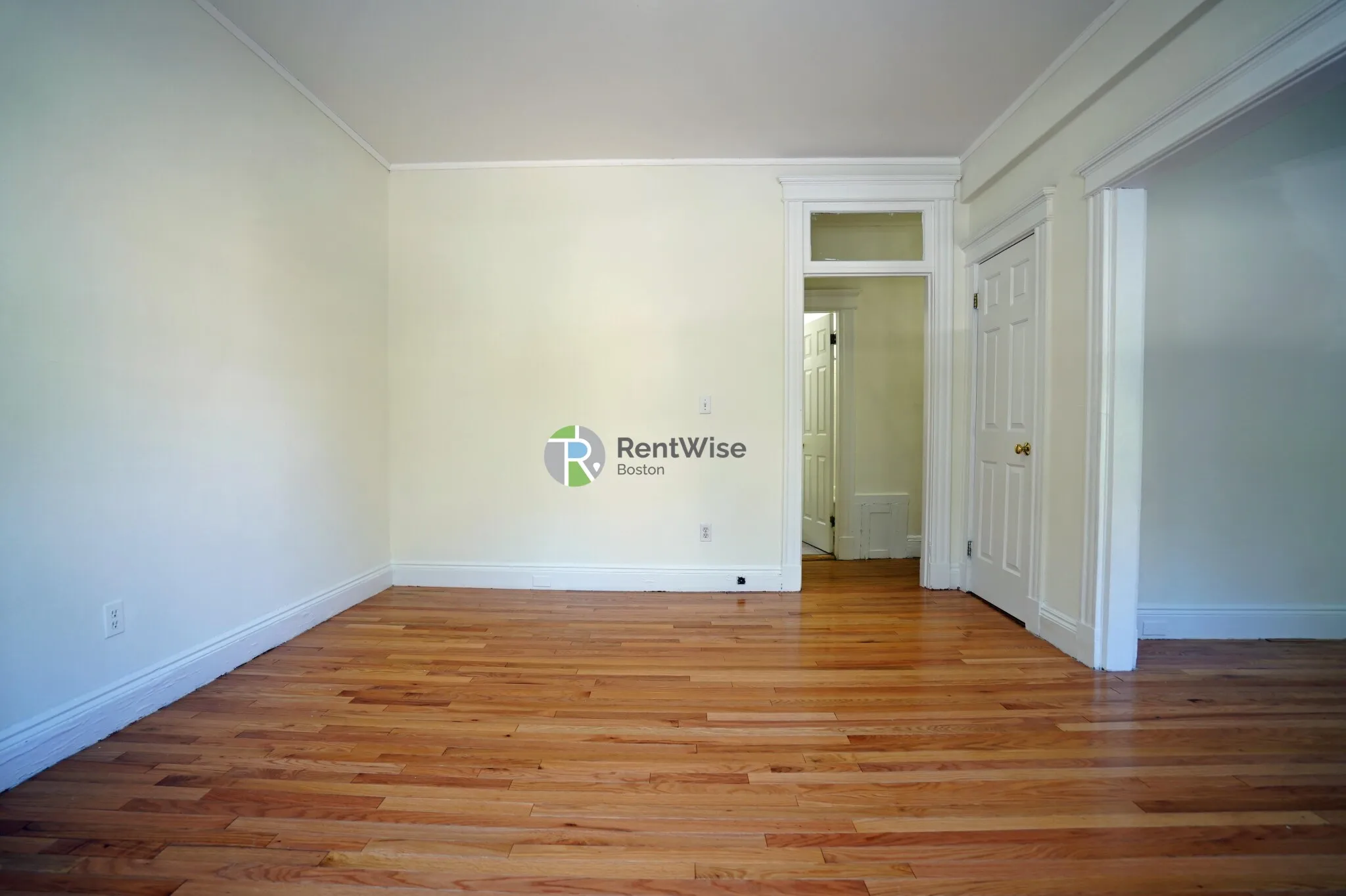 Studio bed, 1 bath apartment for rent at 14 Orkney Rd Unit 1, Brighton — photo 3 of 17