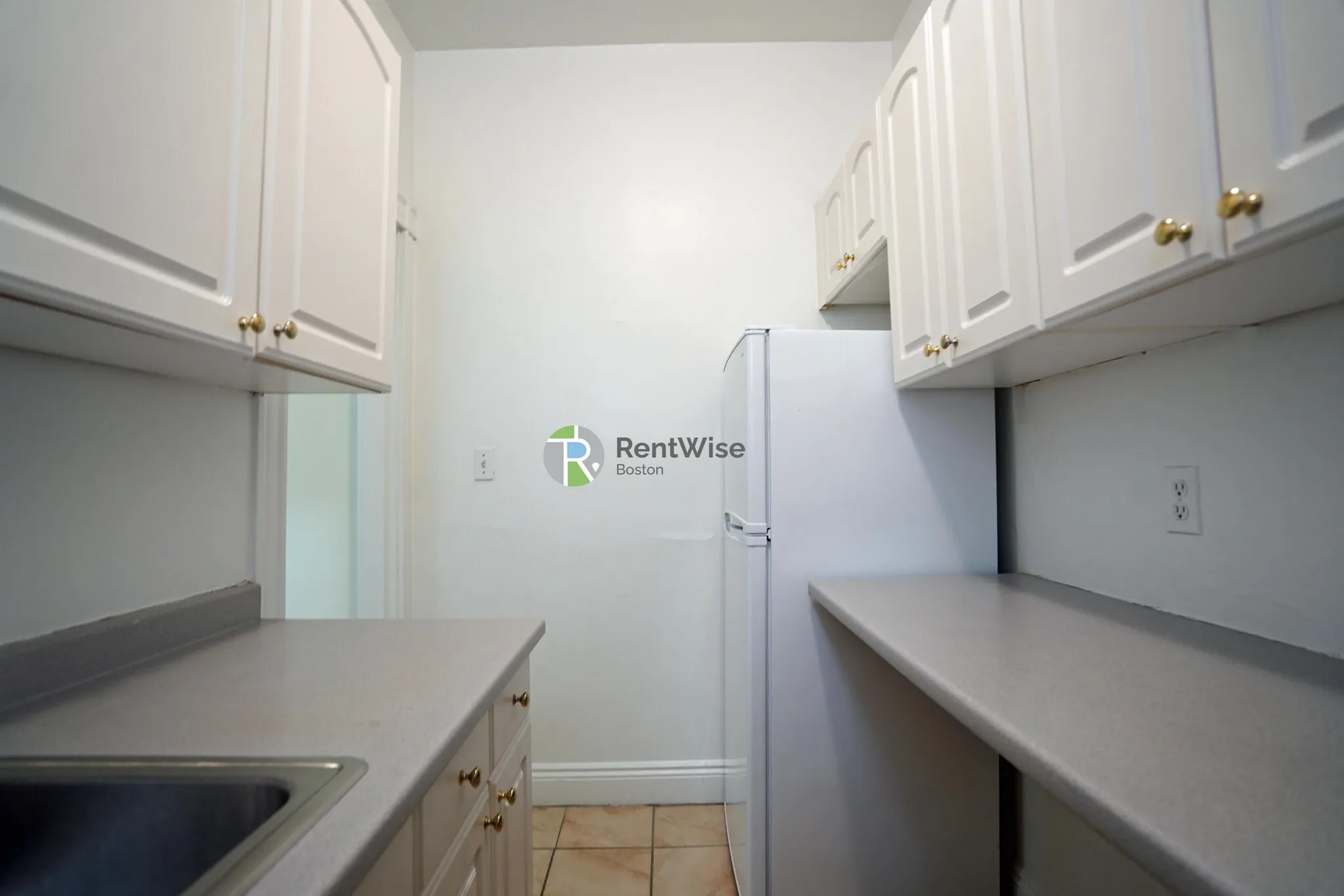 Studio bed, 1 bath apartment for rent at 14 Orkney Rd Unit 1, Brighton — photo 10 of 17