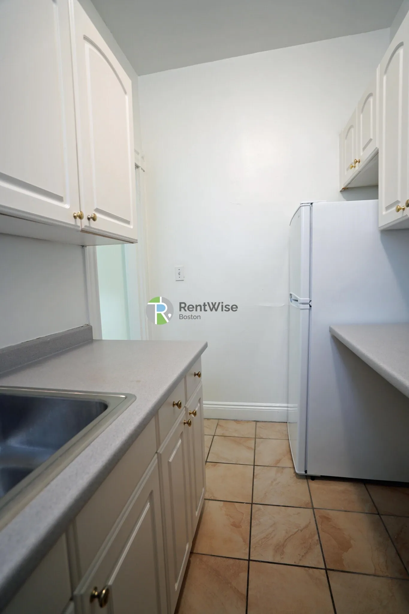 Studio bed, 1 bath apartment for rent at 14 Orkney Rd Unit 1, Brighton — photo 11 of 17