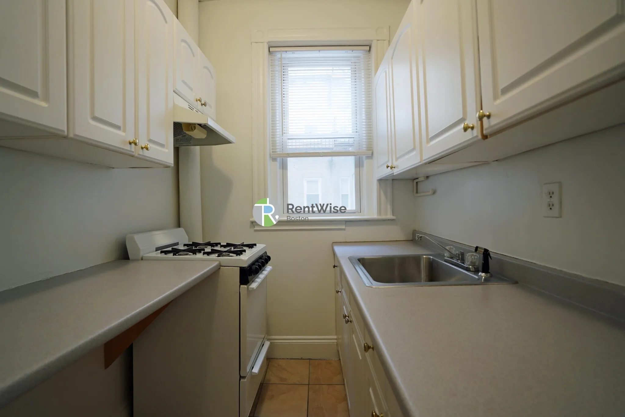 Studio bed, 1 bath apartment for rent at 14 Orkney Rd Unit 1, Brighton — photo 9 of 17