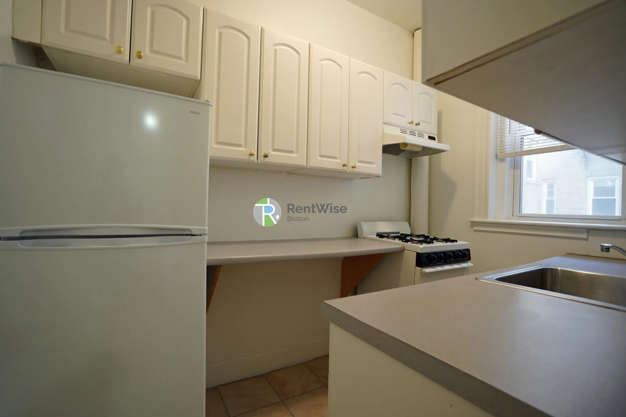 Studio bed, 1 bath apartment for rent at 14 Orkney Rd Unit 1, Brighton — photo 8 of 17