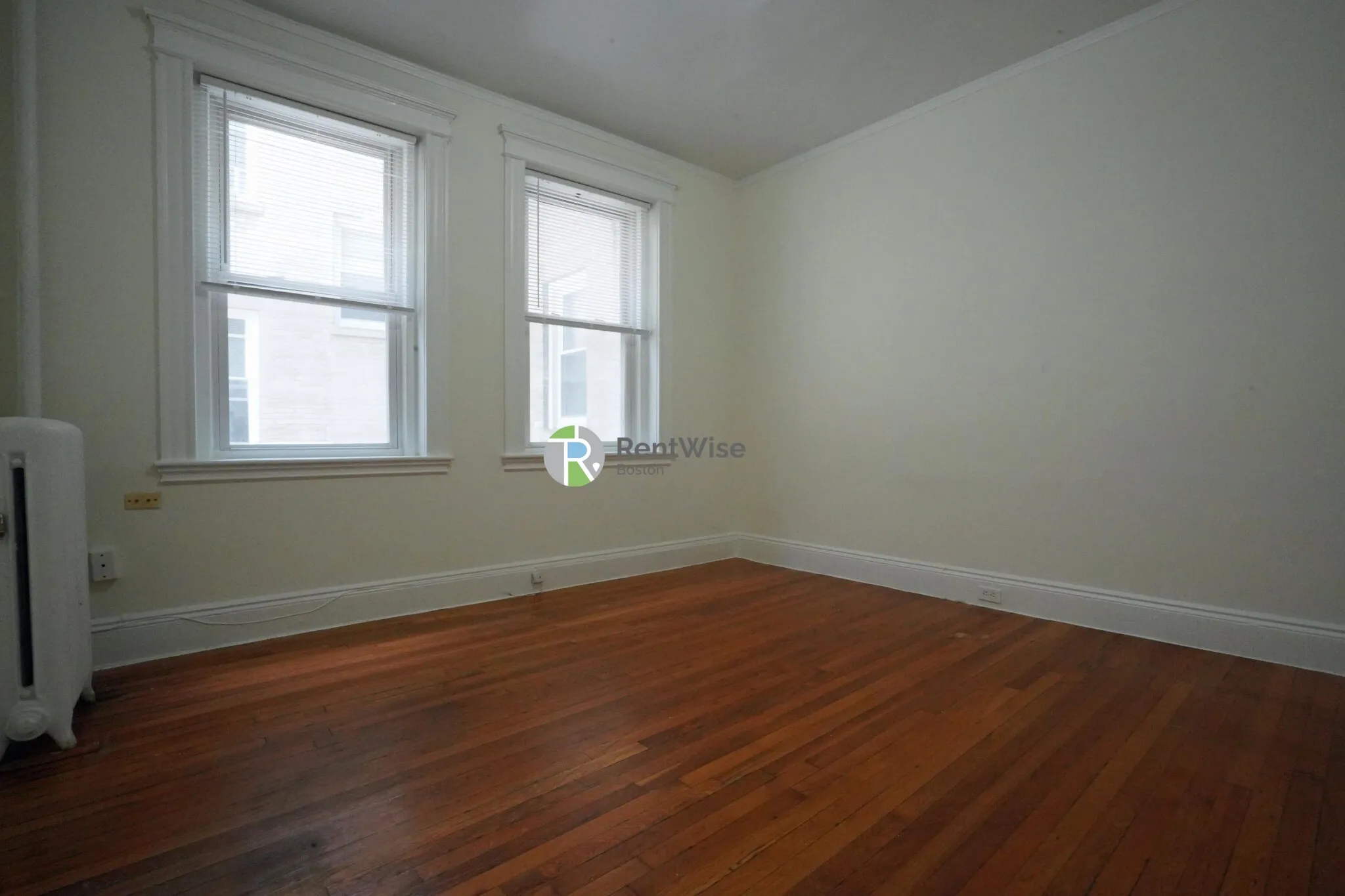 Studio bed, 1 bath apartment for rent at 14 Orkney Rd Unit 2, Brighton — photo 3 of 17