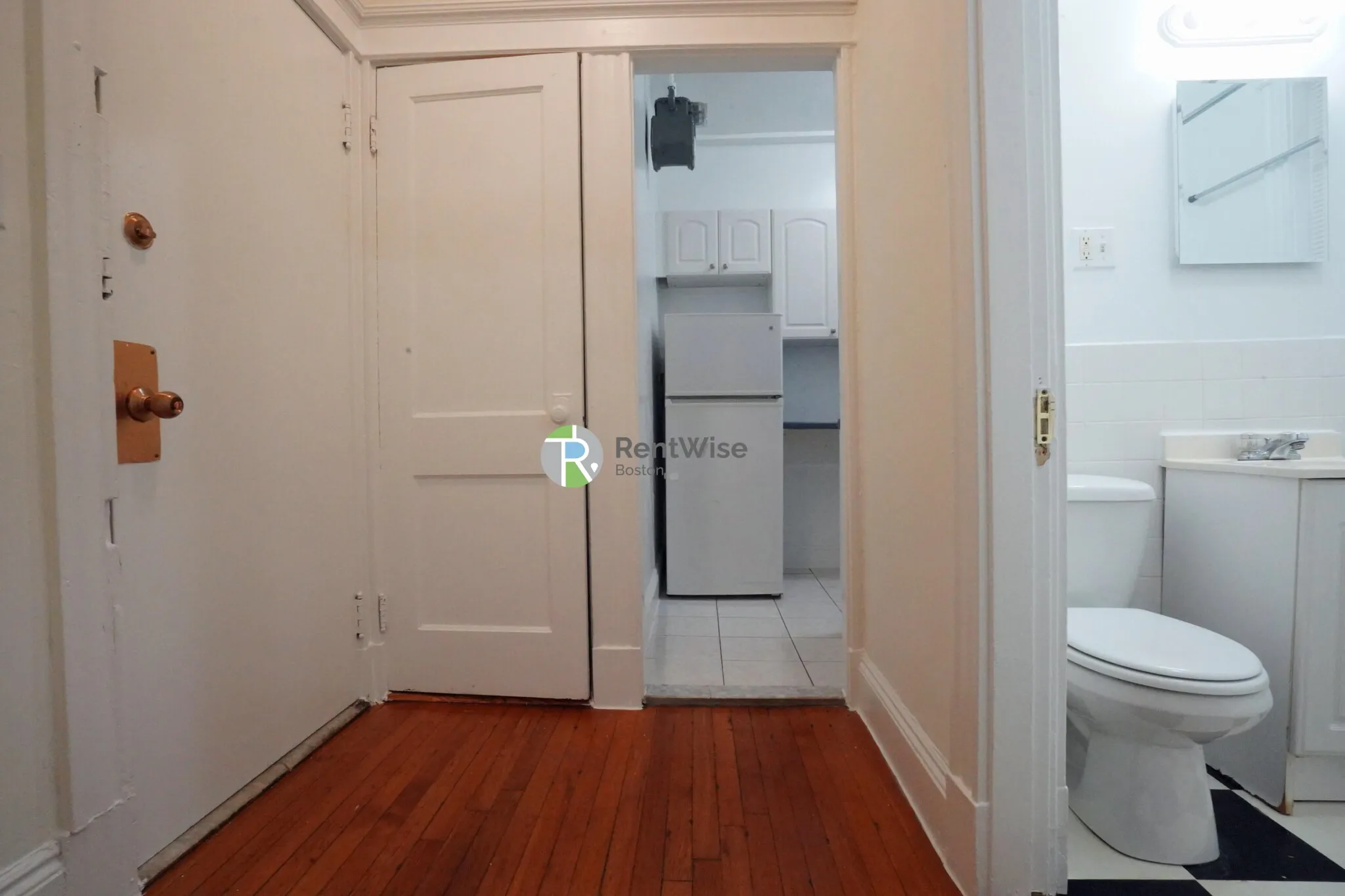 Studio bed, 1 bath apartment for rent at 14 Orkney Rd Unit 2, Brighton — photo 6 of 17