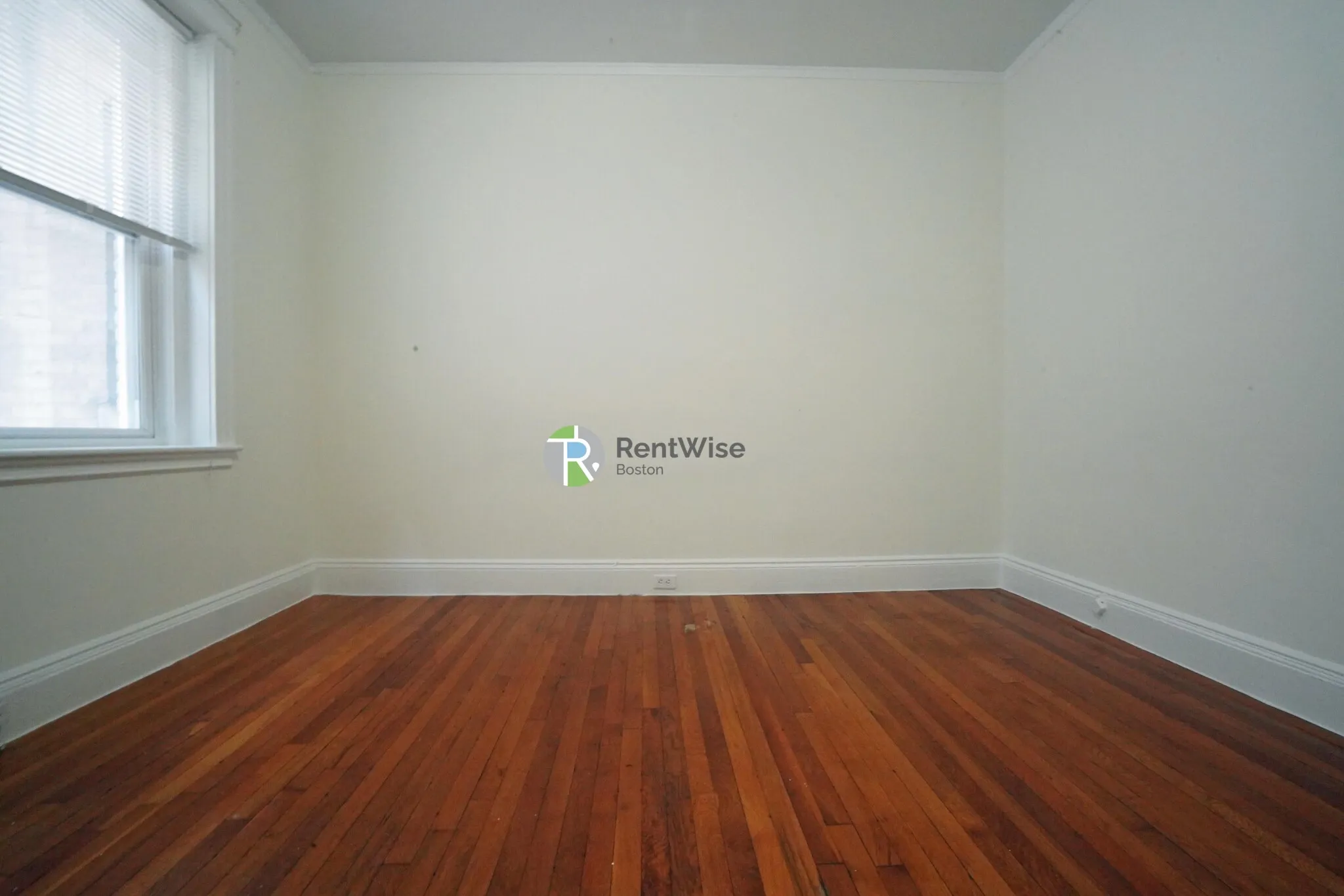Studio bed, 1 bath apartment for rent at 14 Orkney Rd Unit 2, Brighton — photo 4 of 17