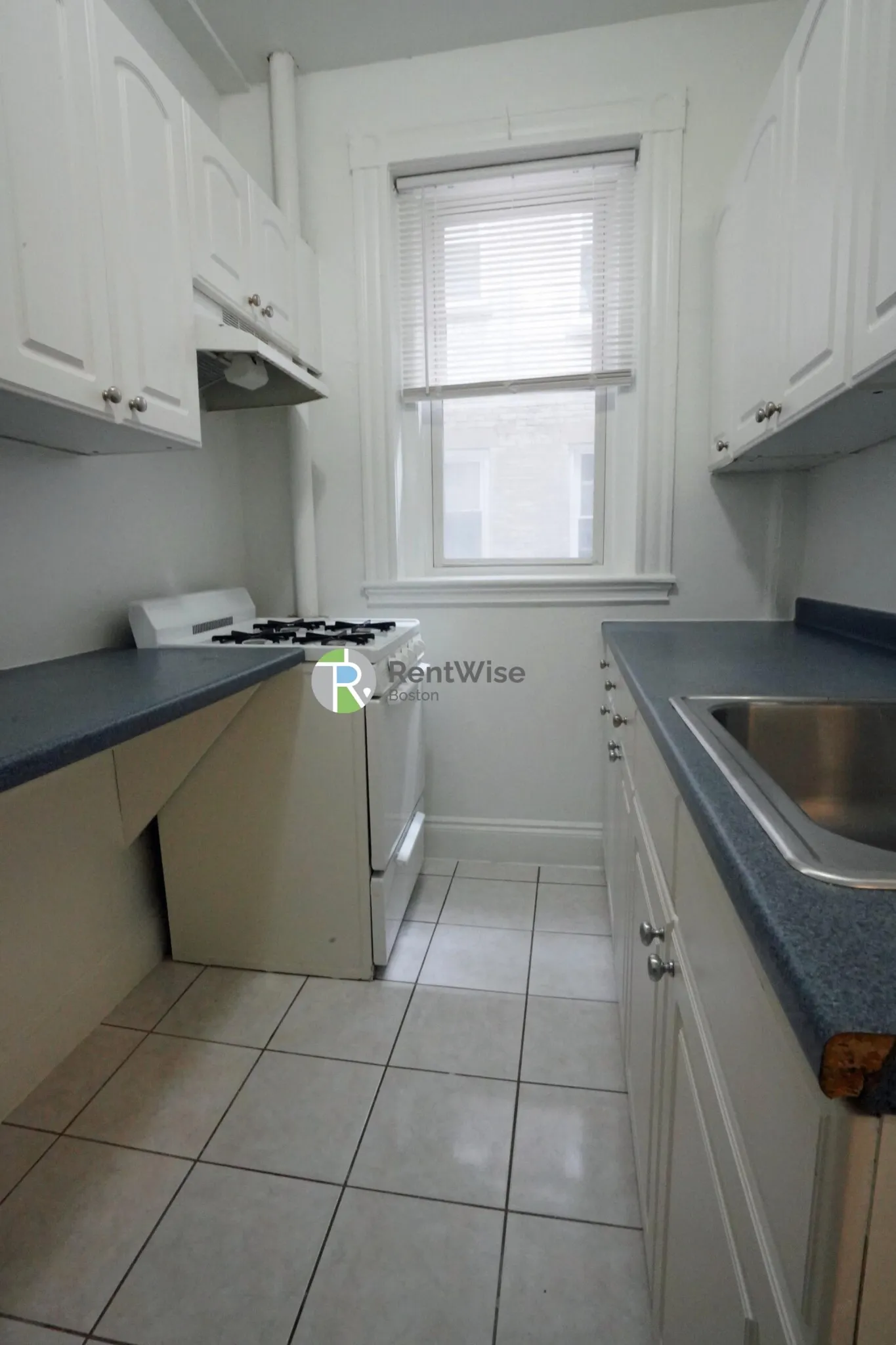 Studio bed, 1 bath apartment for rent at 14 Orkney Rd Unit 2, Brighton — photo 10 of 17