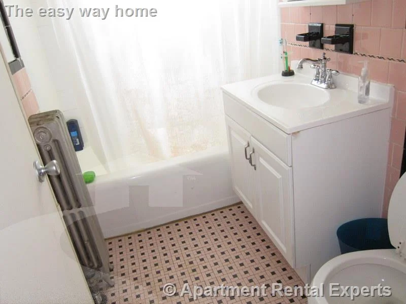 3 bed, 1 bath apartment for rent at 14 Oxford St Unit 2, Spring Hill — photo 10 of 14