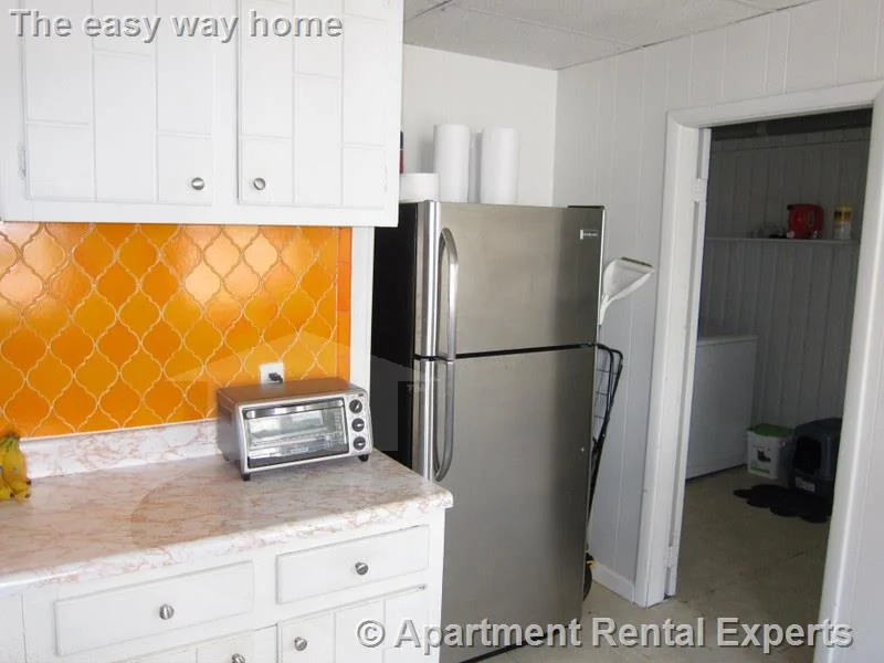 3 bed, 1 bath apartment for rent at 14 Oxford St Unit 2, Spring Hill — photo 2 of 14