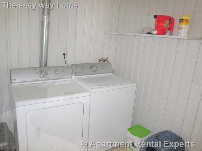 3 bed, 1 bath apartment for rent at 14 Oxford St Unit 2, Spring Hill — photo 6 of 14