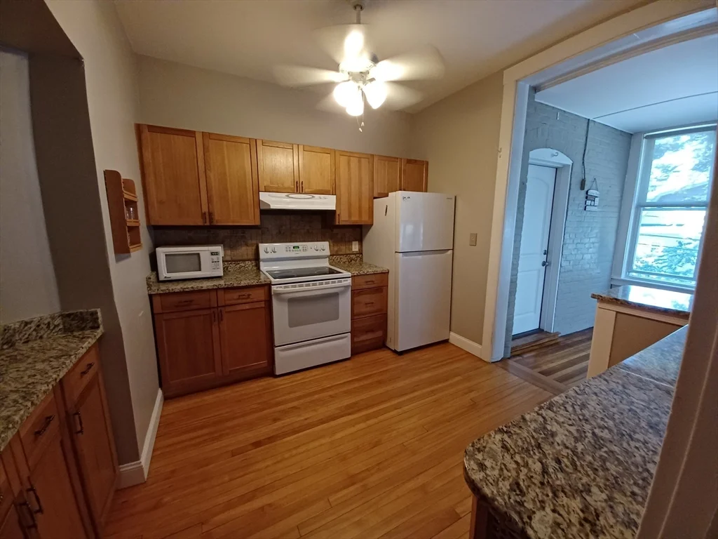 2 bed, 1 bath apartment for rent at 14 Park Vale Ave Unit 2, Allston — photo 10 of 42