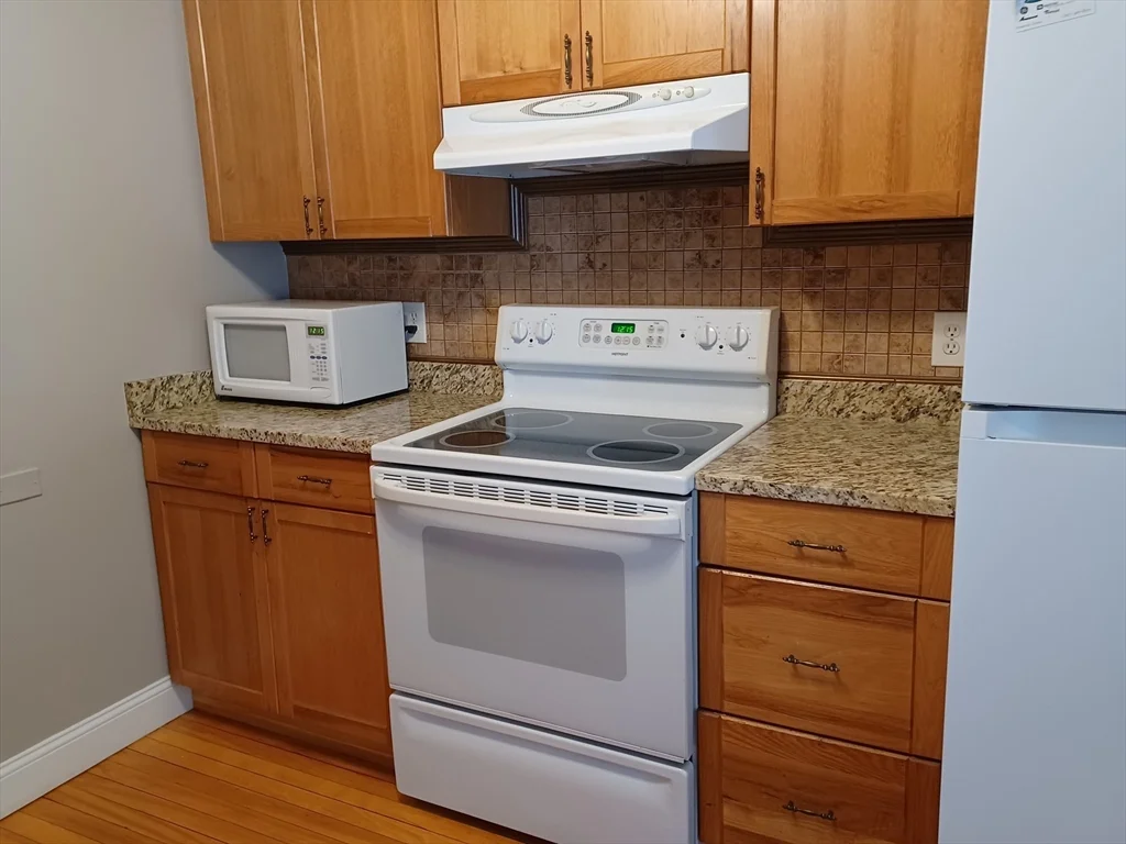 2 bed, 1 bath apartment for rent at 14 Park Vale Ave Unit 2, Allston — photo 15 of 42