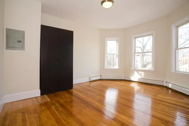 4 bed, 2 bath apartment for rent at 14 Parker Hill Ave Unit 2, Mission Hill — photo 3 of 8
