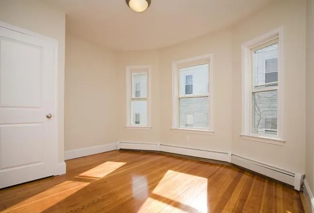 4 bed, 2 bath apartment for rent at 14 Parker Hill Ave Unit 2, Mission Hill — photo 4 of 8