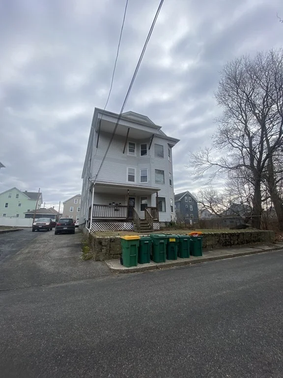 3 bed, 1 bath apartment for rent at 14 Pearl St Unit 1, Webster