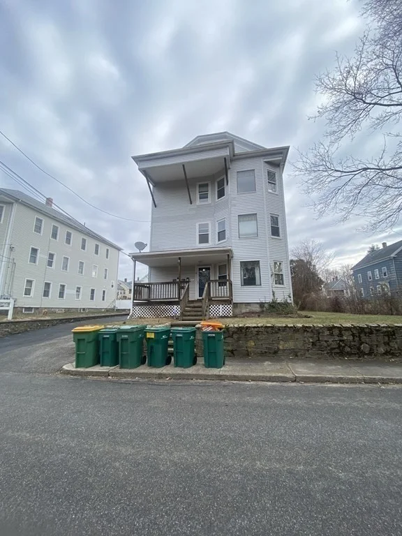 3 bed, 1 bath apartment for rent at 14 Pearl St Unit 2, Webster