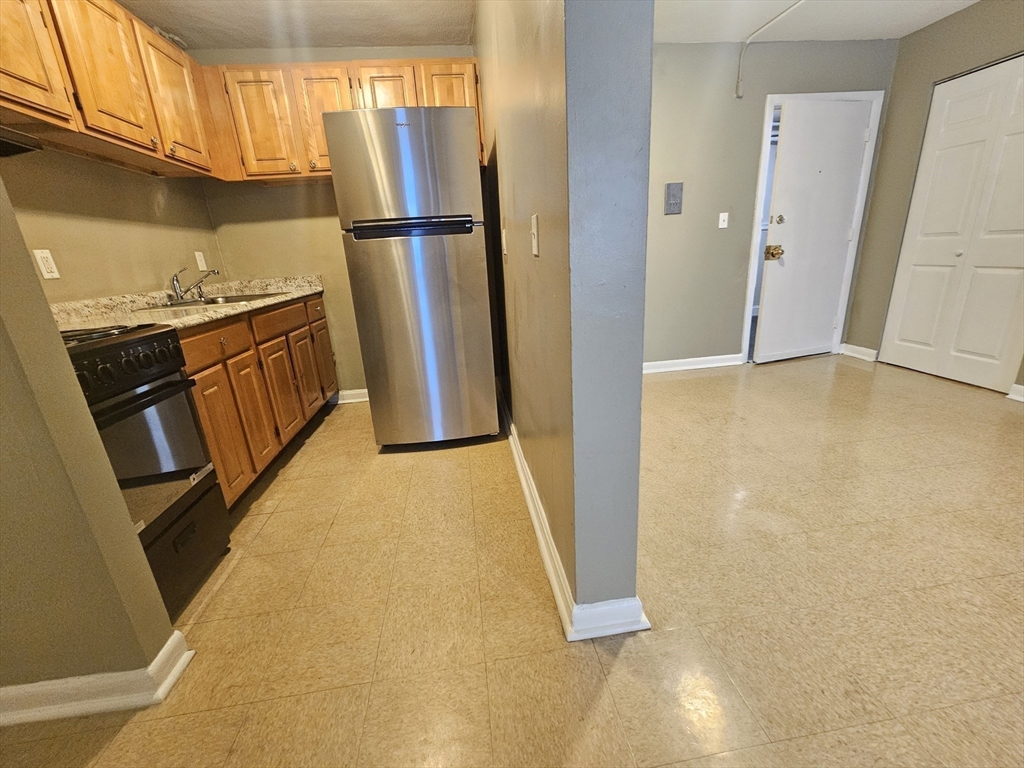 1 bed, 1 bath apartment for rent at 14 Pearl St Unit 5, Dorchester — photo 4 of 10