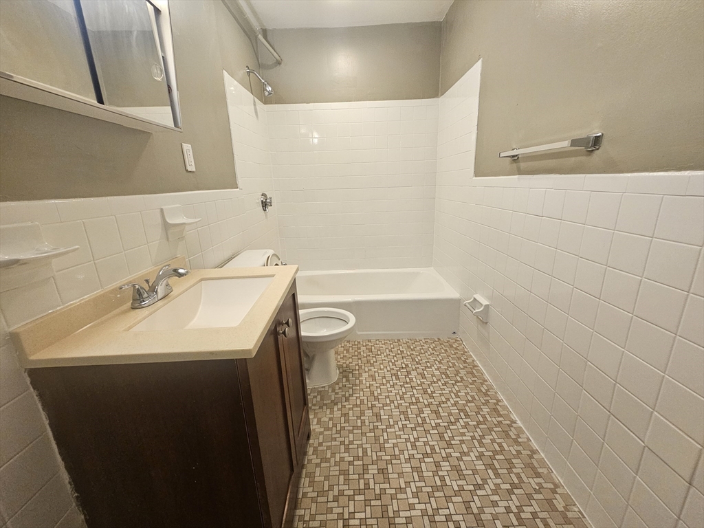1 bed, 1 bath apartment for rent at 14 Pearl St Unit 5, Dorchester — photo 9 of 10