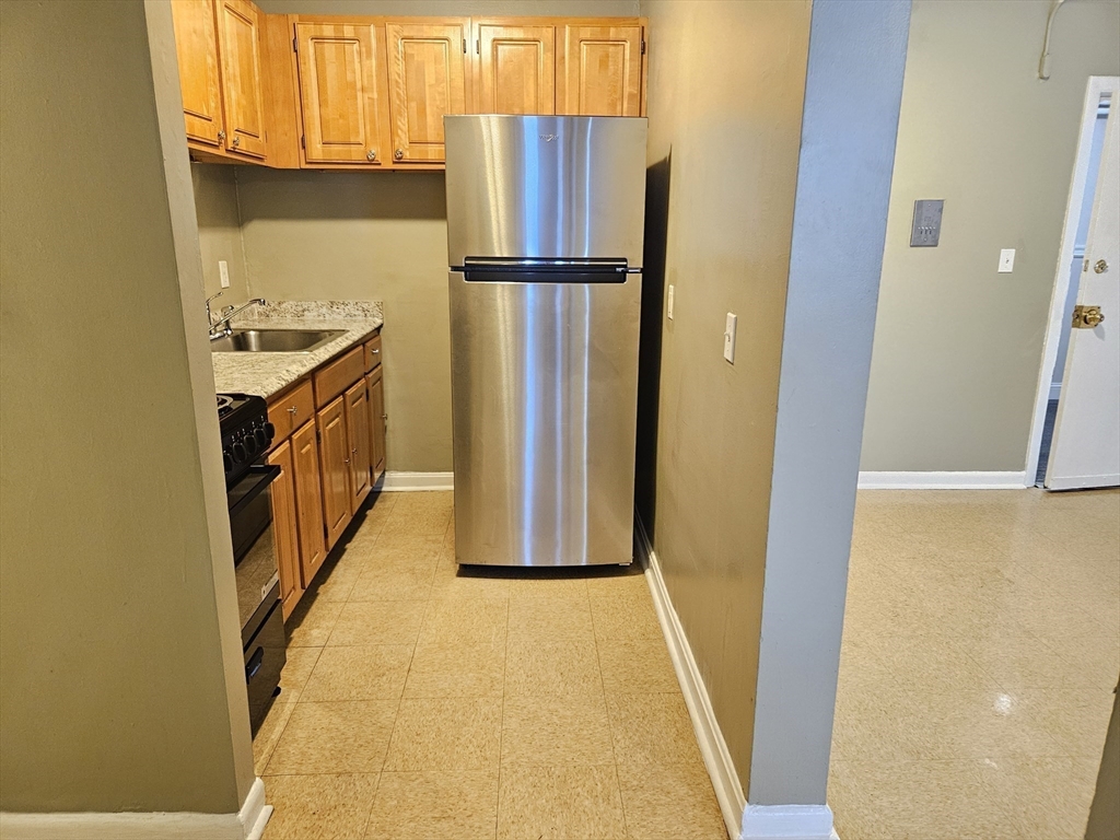 1 bed, 1 bath apartment for rent at 14 Pearl St Unit 5, Dorchester — photo 5 of 10