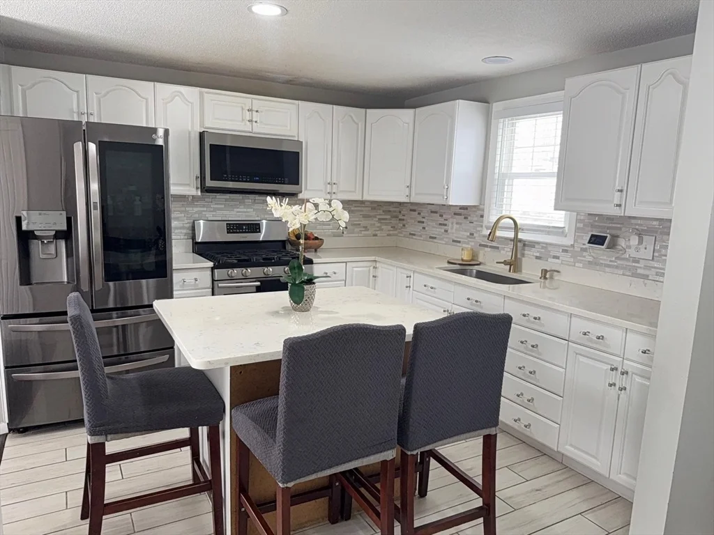 4 bed, 2 bath apartment for rent at 14 Pere Marquette St, Lawrence — photo 1 of 5