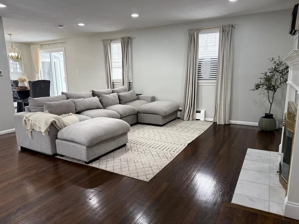 4 bed, 2 bath apartment for rent at 14 Pere Marquette St, Lawrence — photo 2 of 5