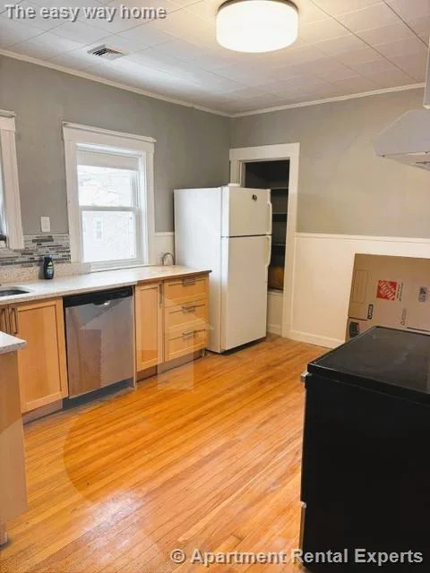 3 bed, 2 bath apartment for rent at 14 Quincy St Unit 2, Tufts — photo 2 of 17