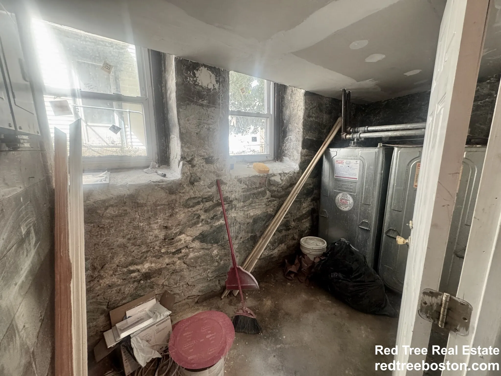 5 bed, 2 bath apartment for rent at 14 Quint Ave Unit 1, Allston — photo 20 of 29