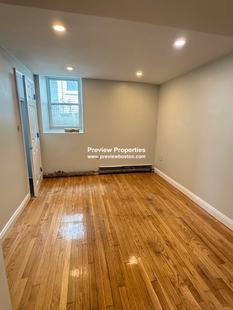 5 bed, 2 bath apartment for rent at 14 Quint Ave Unit P, Allston — photo 6 of 14