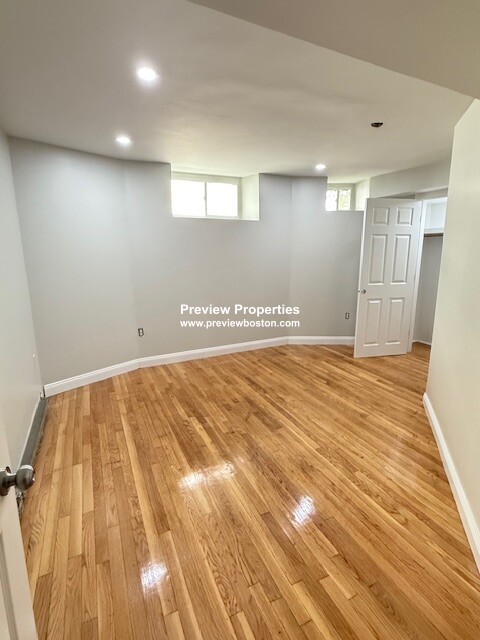 5 bed, 2 bath apartment for rent at 14 Quint Ave Unit P, Allston — photo 3 of 14