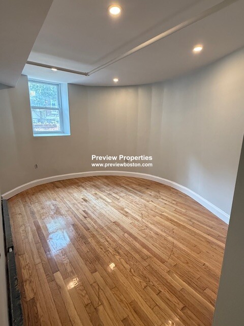5 bed, 2 bath apartment for rent at 14 Quint Ave Unit P, Allston — photo 4 of 14