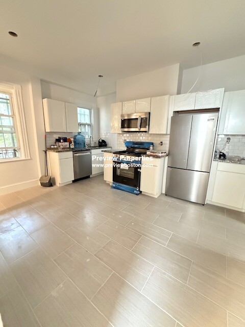 5 bed, 2 bath apartment for rent at 14 Quint Ave Unit P, Allston — photo 11 of 14