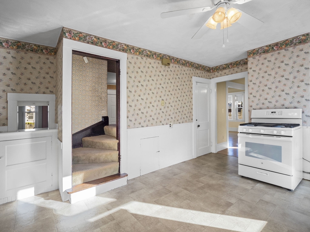 4 bed, 1 bath apartment for rent at 14 R Charles St, Danvers — photo 8 of 31