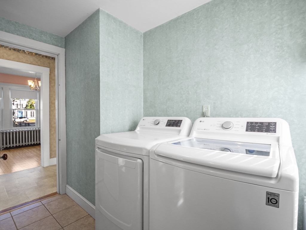 4 bed, 1 bath apartment for rent at 14 R Charles St, Danvers — photo 12 of 31