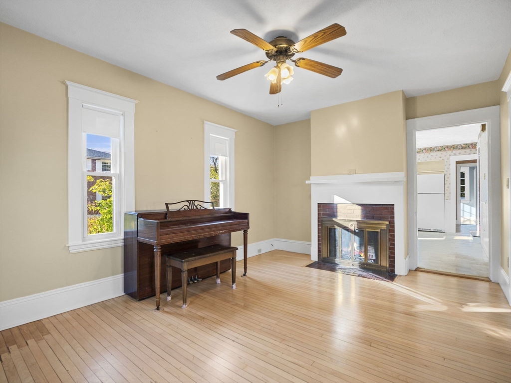 4 bed, 1 bath apartment for rent at 14 R Charles St, Danvers — photo 6 of 31