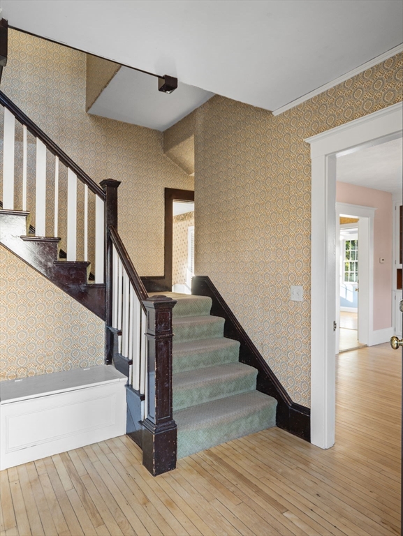 4 bed, 1 bath apartment for rent at 14 R Charles St, Danvers — photo 2 of 31