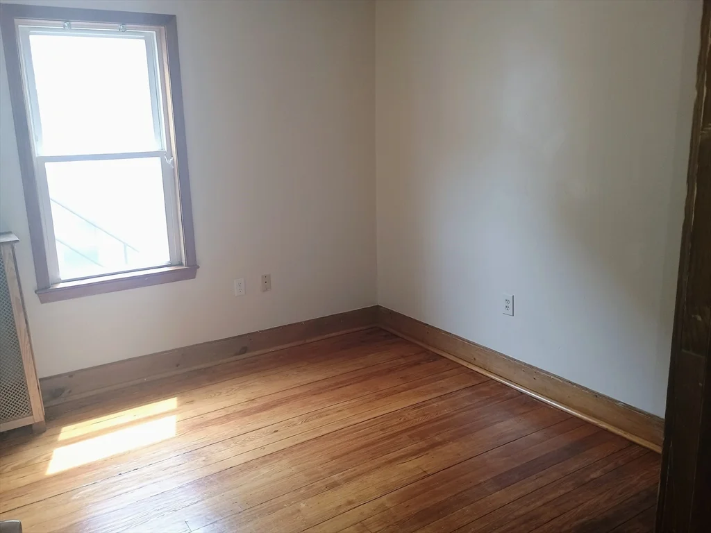 3 bed, 1 bath apartment for rent at 14 Randall St Unit 1, Taunton — photo 7 of 8