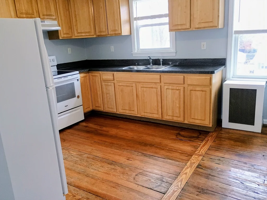 3 bed, 1 bath apartment for rent at 14 Randall St Unit 3, Taunton — photo 1 of 8