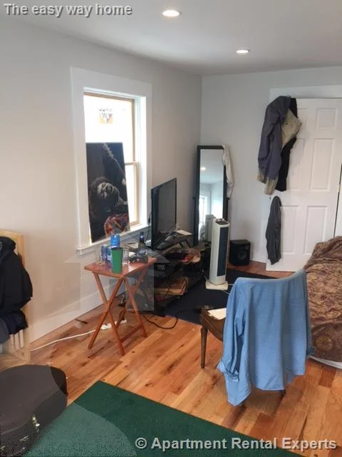 5 bed, 2 bath apartment for rent at 14 Renfrew St Unit 2, Tufts — photo 11 of 22