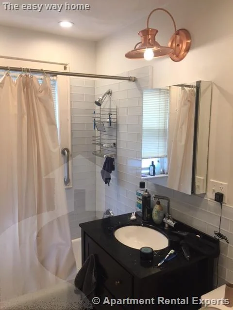 5 bed, 2 bath apartment for rent at 14 Renfrew St Unit 2, Tufts — photo 5 of 22