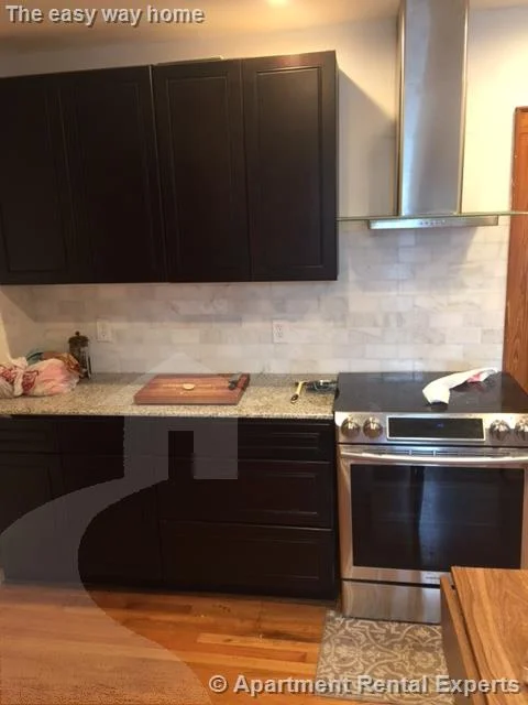 5 bed, 2 bath apartment for rent at 14 Renfrew St Unit 2, Tufts