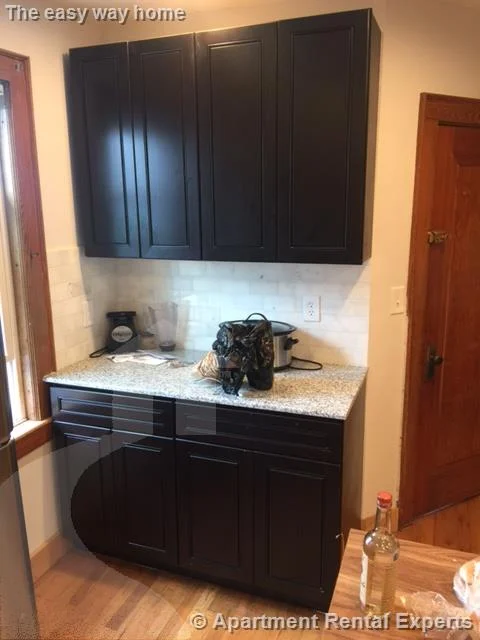5 bed, 2 bath apartment for rent at 14 Renfrew St Unit 2, Tufts — photo 3 of 22