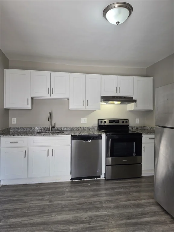 2 bed, 1 bath apartment for rent at 14 Ridgeway Unit 1, Lynn — photo 4 of 11