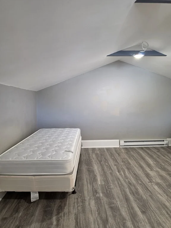 3 bed, 1 bath apartment for rent at 14 Ridgeway Unit 4, Lynn — photo 5 of 6